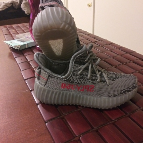 Yeezy Boost 350 V2 - Picture 4 of 6